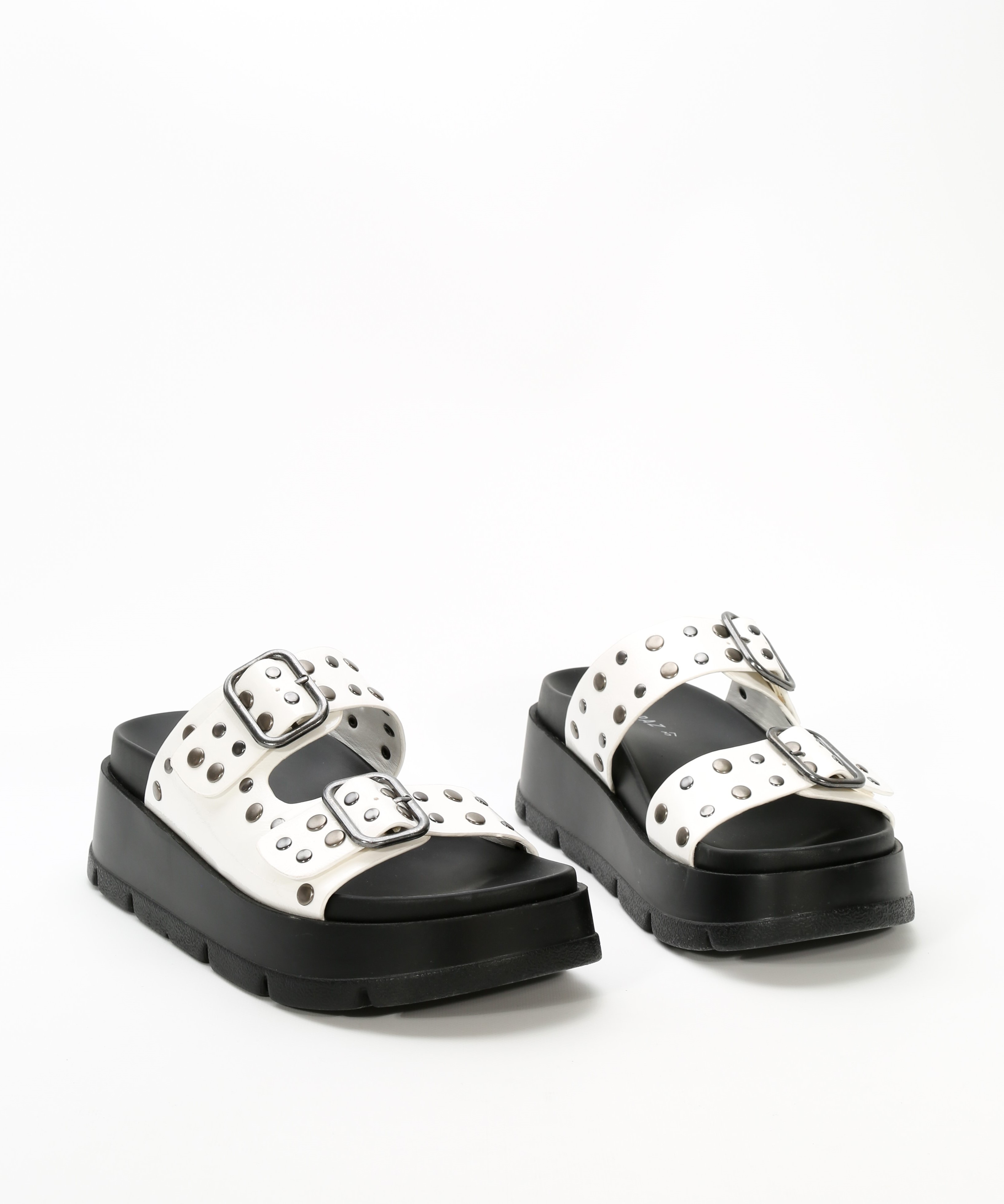Sandalia plataforma tachas image number null